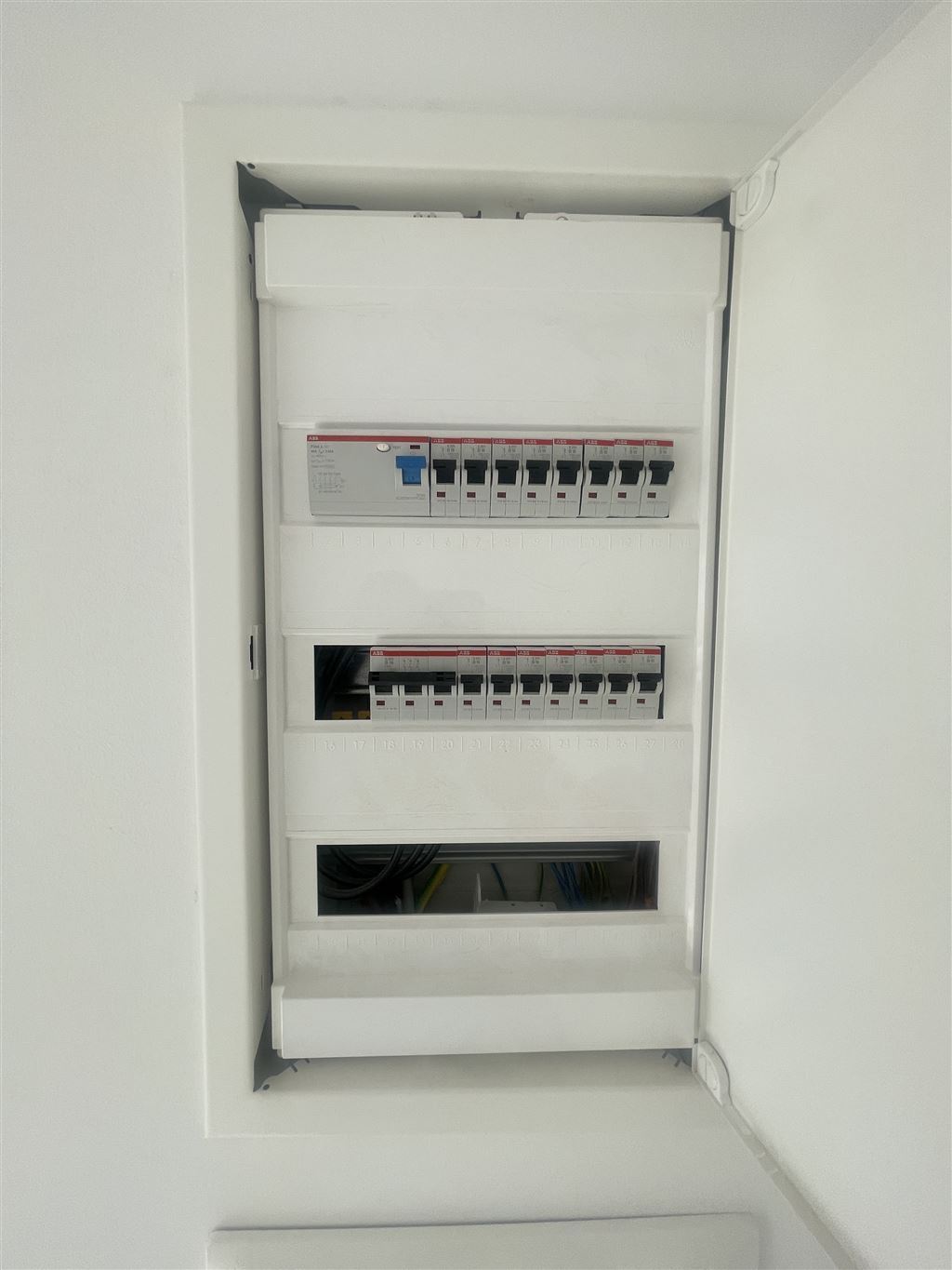 Elegante hochwertige Dachgeschosswohnung mit 2 großen Balkonen