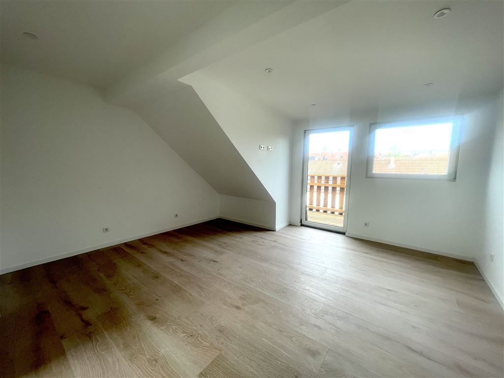 Elegante hochwertige Dachgeschosswohnung mit 2 großen Balkonen