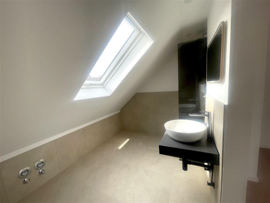 Elegante hochwertige Dachgeschosswohnung mit 2 großen Balkonen