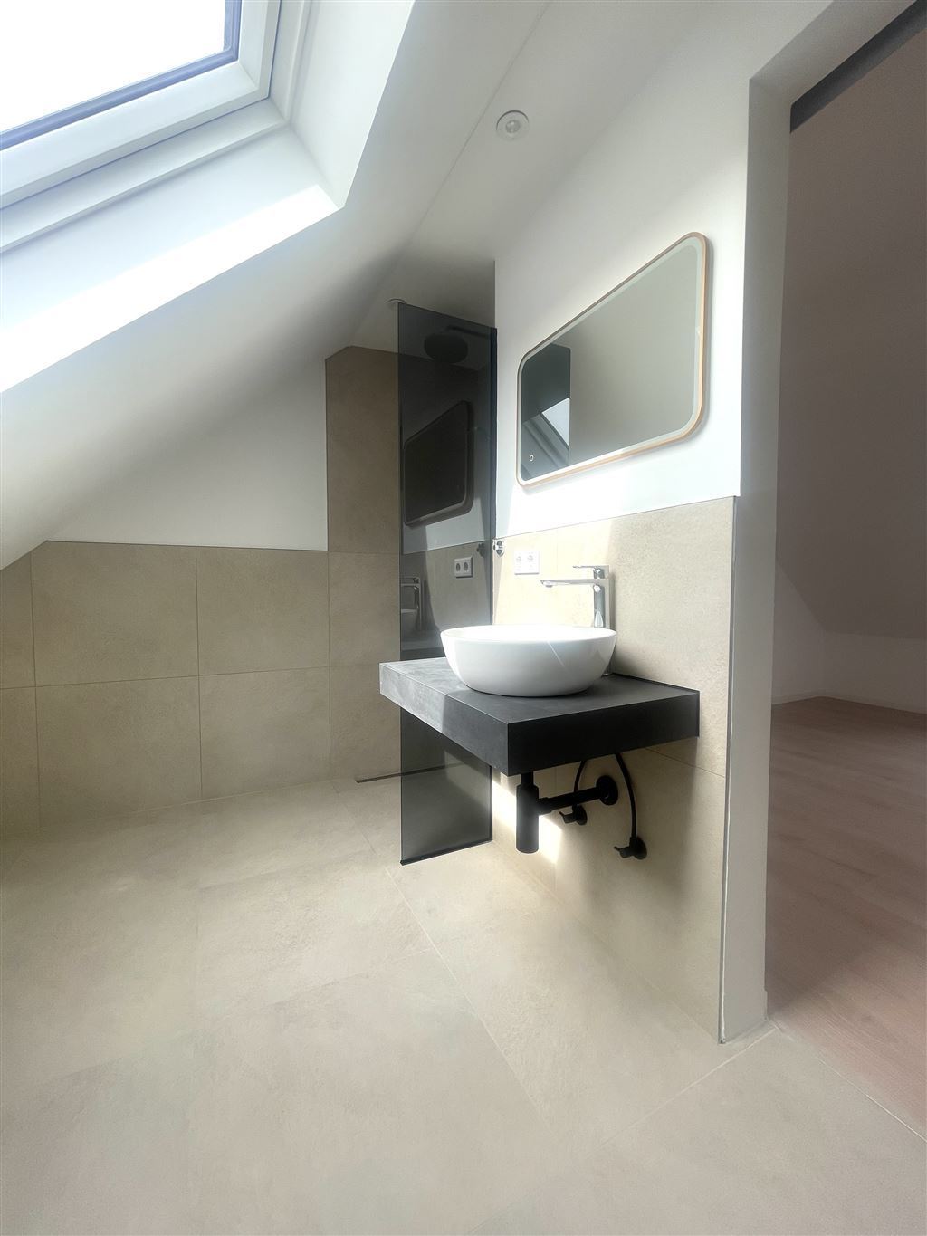 Elegante hochwertige Dachgeschosswohnung mit 2 großen Balkonen