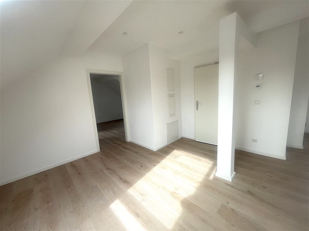 Elegante hochwertige Dachgeschosswohnung mit 2 großen Balkonen