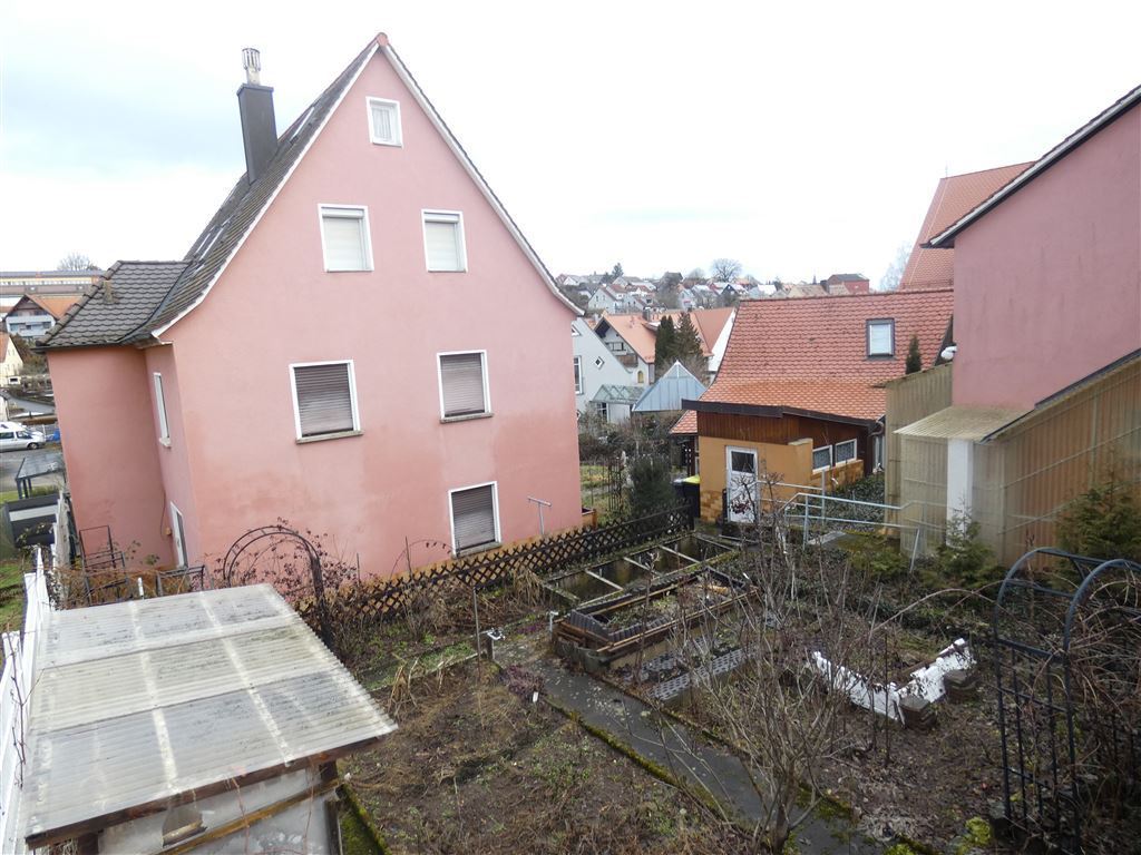 Potenzial Pur! Gepflegtes freistehendes Einfamilienhaus mit zusätzlichen Bestandsgebäuden und 2 Garagen auf einem attraktiven Grundstück