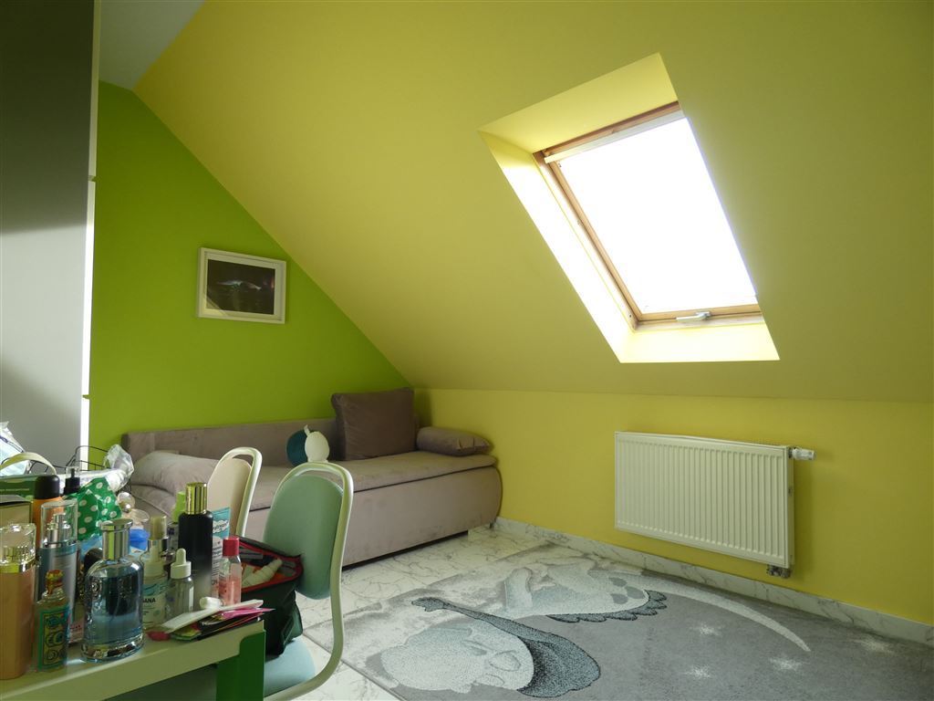 Lukratives, teils schön renoviertes 5 Parteien Haus in zentraler Lage