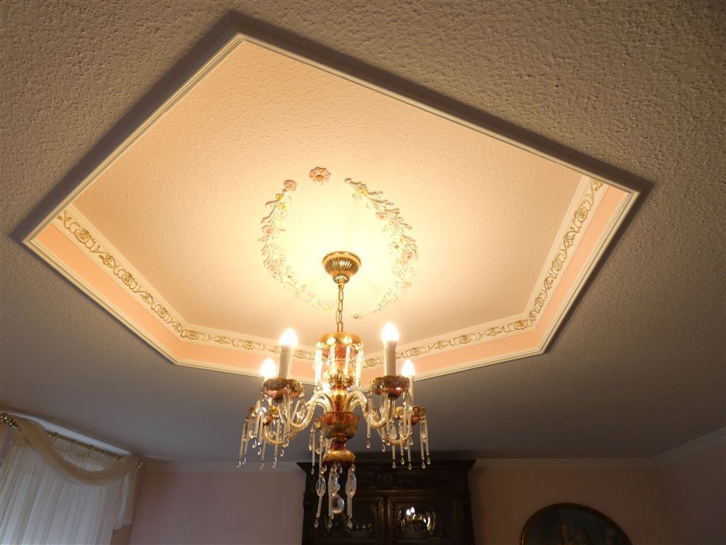 Lukratives, teils schön renoviertes 5 Parteien Haus in zentraler Lage