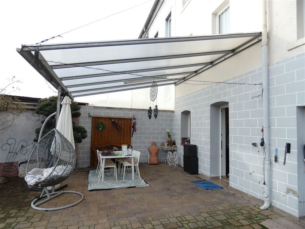 Lukratives, teils schön renoviertes 5 Parteien Haus in zentraler Lage