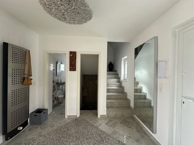 Freistehendes Einfamilienhaus mit Gartentraum in Top Wohnadresse!
Gehobene Ausstattung.