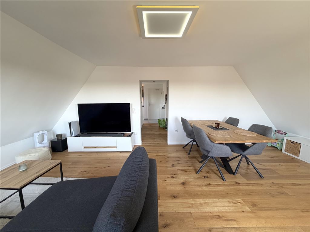 Top geschnittene 2-Zimmer-Dachgeschosswohnung mit Balkon in Burgthann-Mimberg