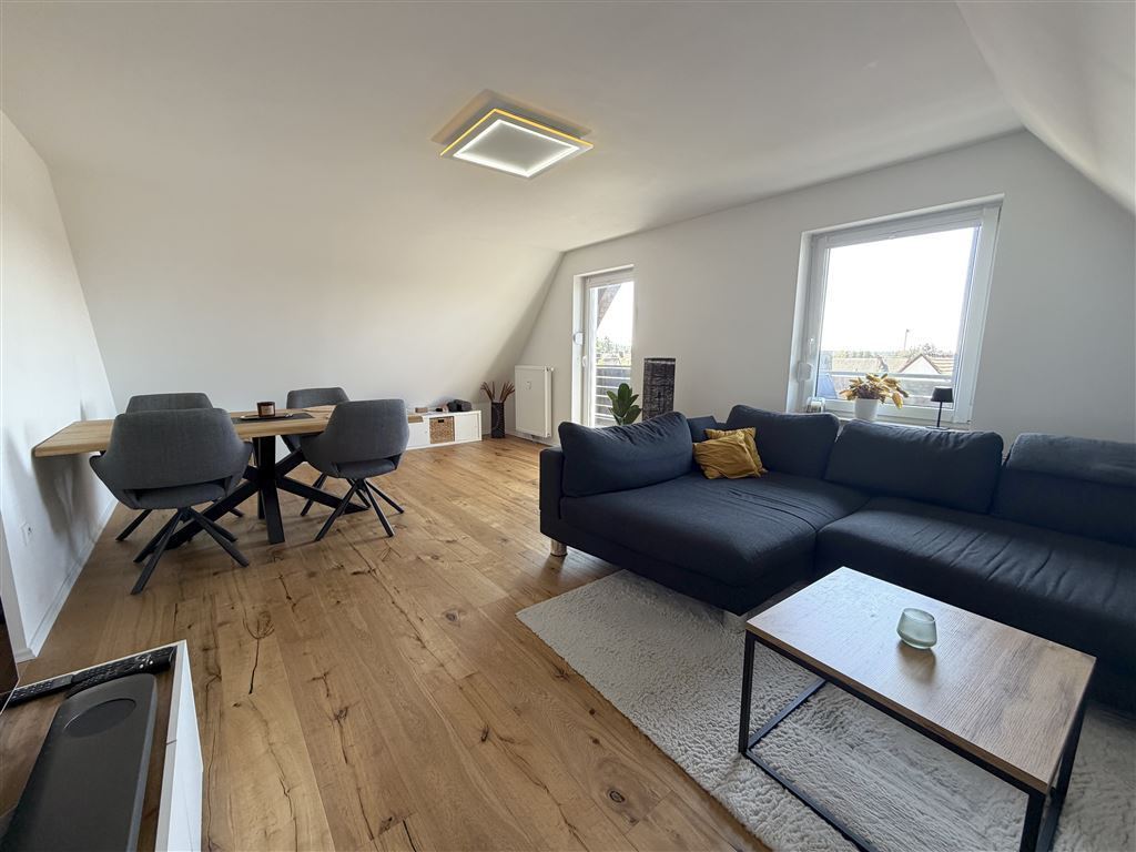 Top geschnittene 2-Zimmer-Dachgeschosswohnung mit Balkon in Burgthann-Mimberg