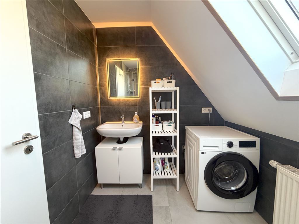 Top geschnittene 2-Zimmer-Dachgeschosswohnung mit Balkon in Burgthann-Mimberg