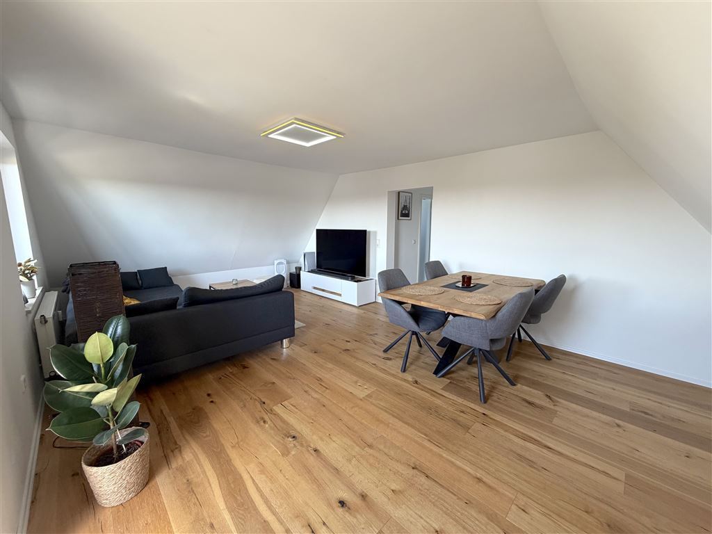 Top geschnittene 2-Zimmer-Dachgeschosswohnung mit Balkon in Burgthann-Mimberg