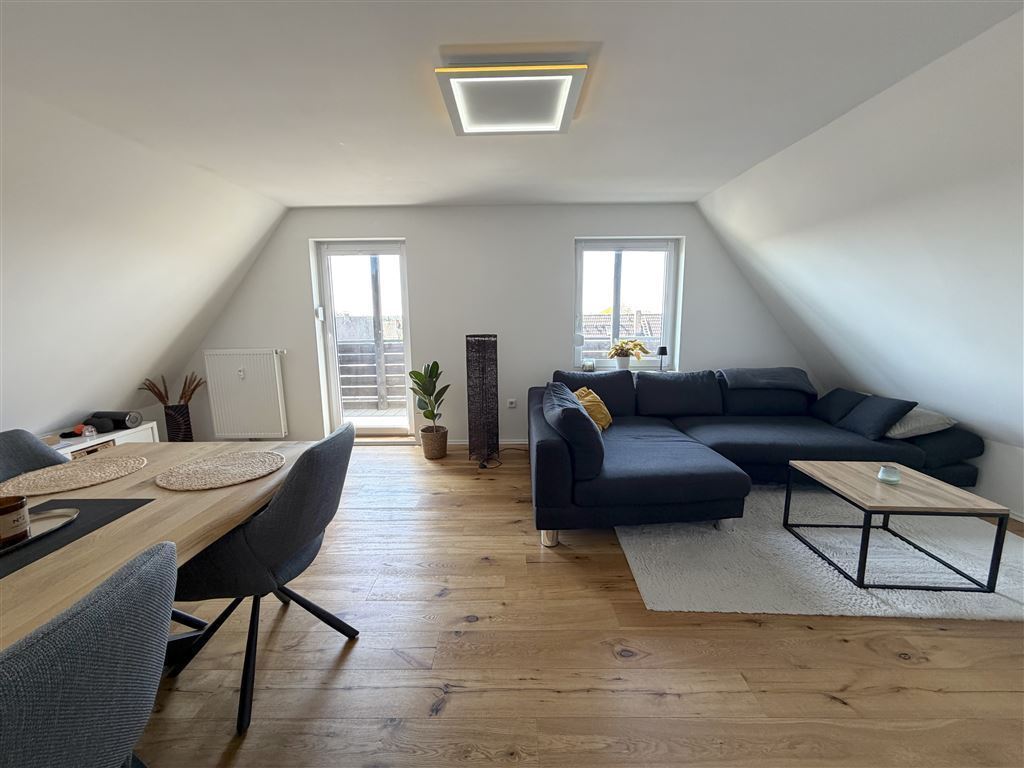 Top geschnittene 2-Zimmer-Dachgeschosswohnung mit Balkon in Burgthann-Mimberg