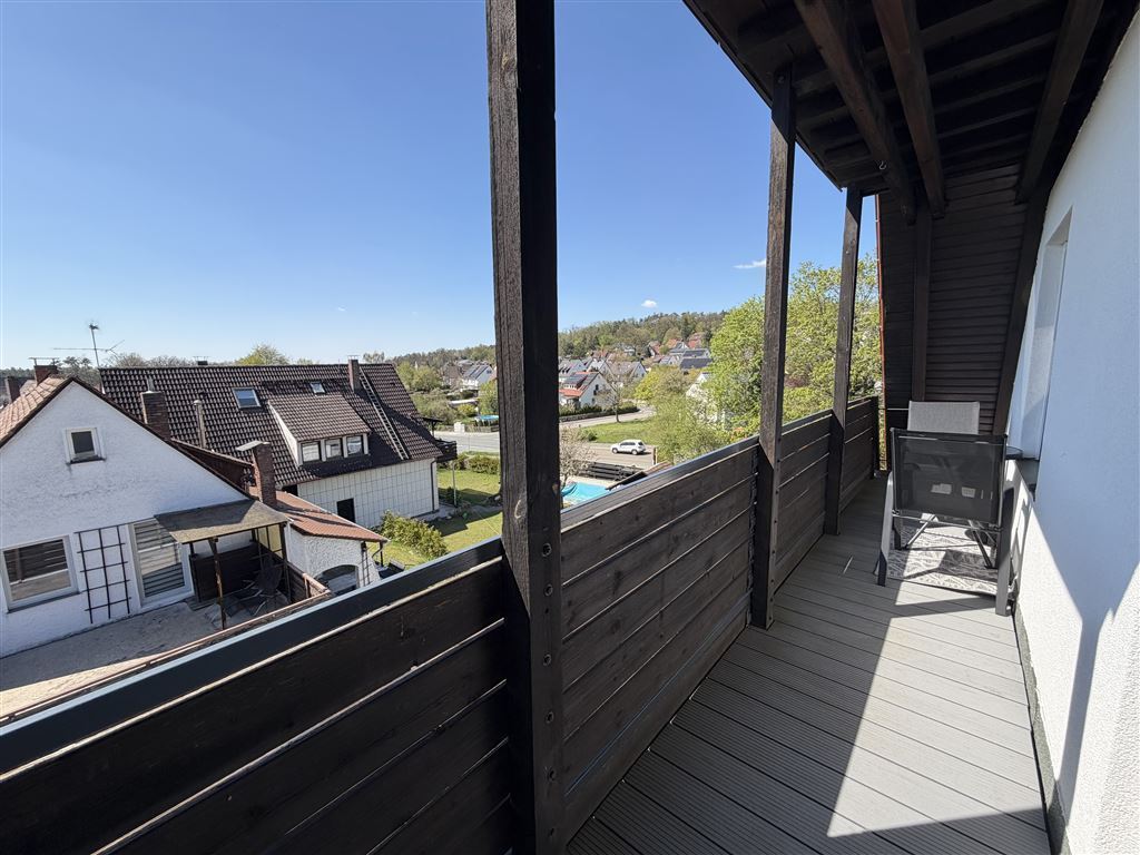 Top geschnittene 2-Zimmer-Dachgeschosswohnung mit Balkon in Burgthann-Mimberg